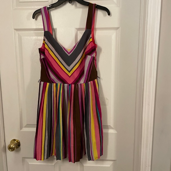 Multicolor pleated dress. Size medium. - Picture 2 of 6